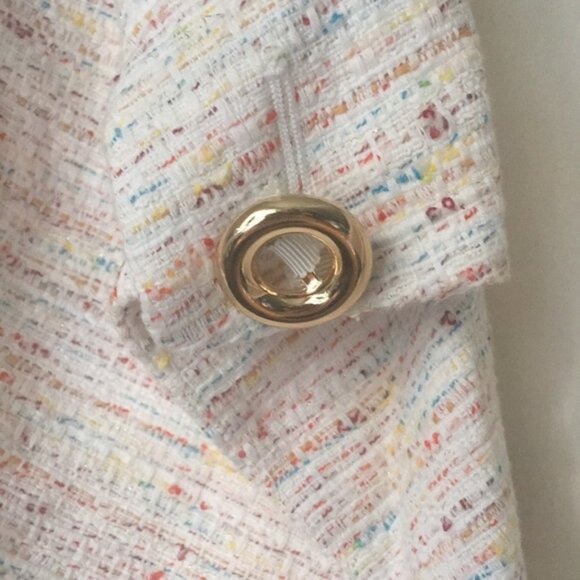 New ✨ Tahari crop jacket with a gold button - Picture 2 of 3